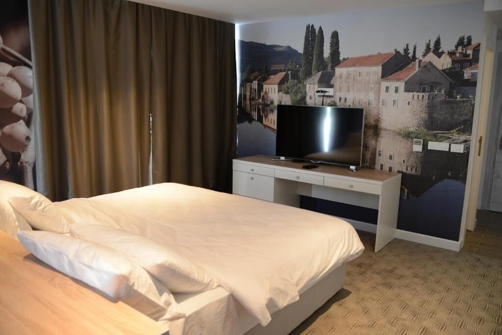 Hotel Nar 14/23