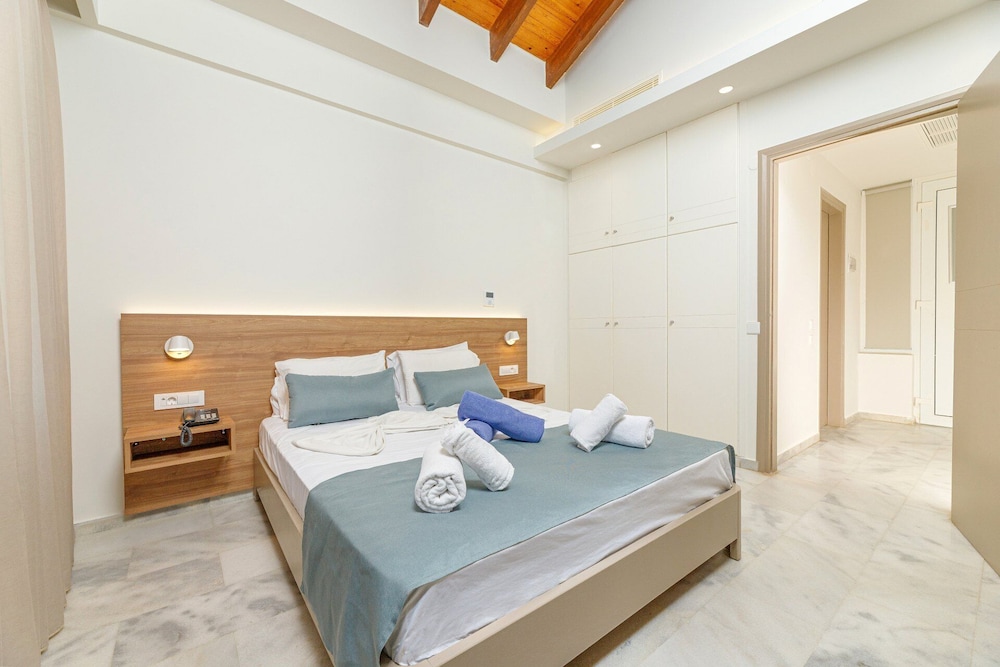 Kostakis Beach Hotel 12/46
