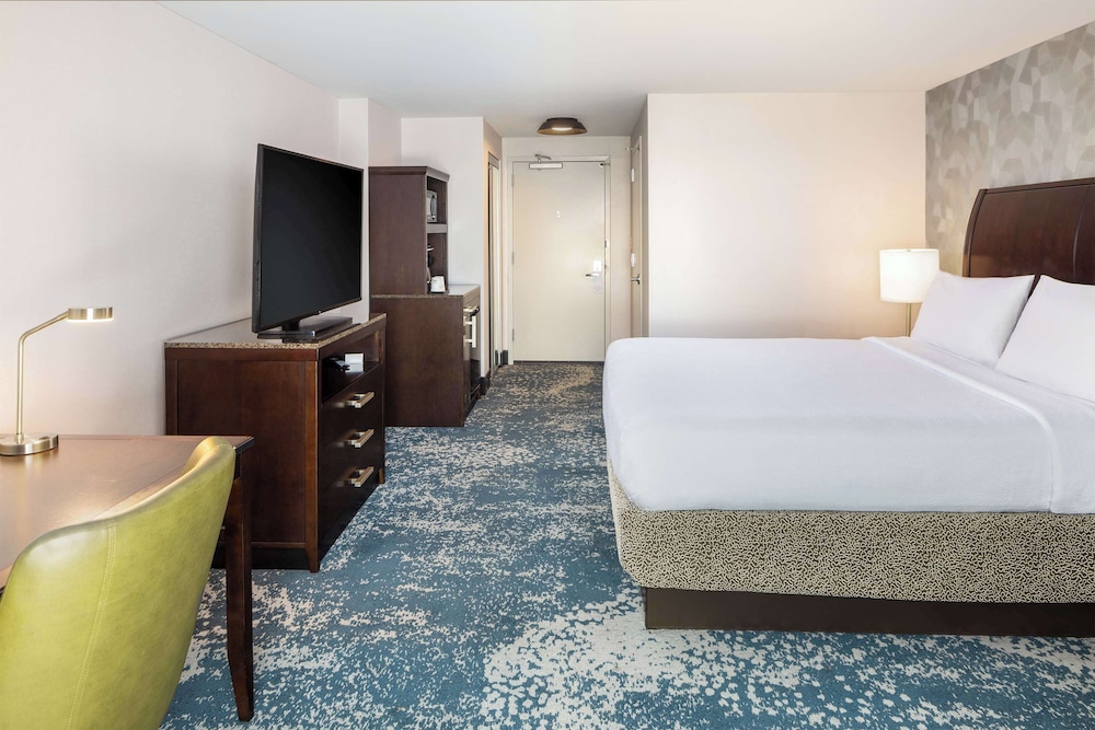 Evolution, King Bed