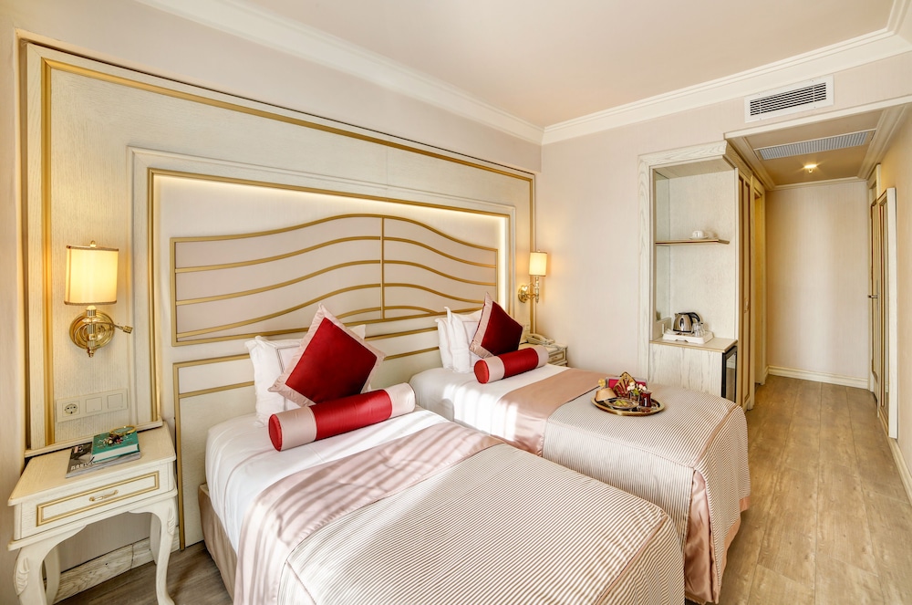Halifaks Hotel 11/50