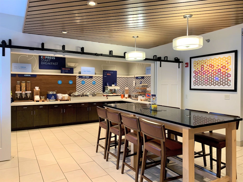 Holiday Inn Express Hotel And Suites Chicago Libertyville 57/63