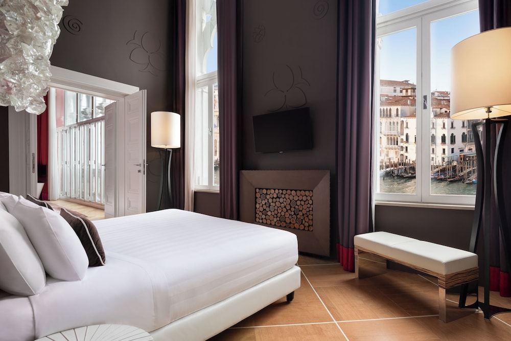 PRESIDENTIAL, GRAND, SUITE, CANAL VIEW