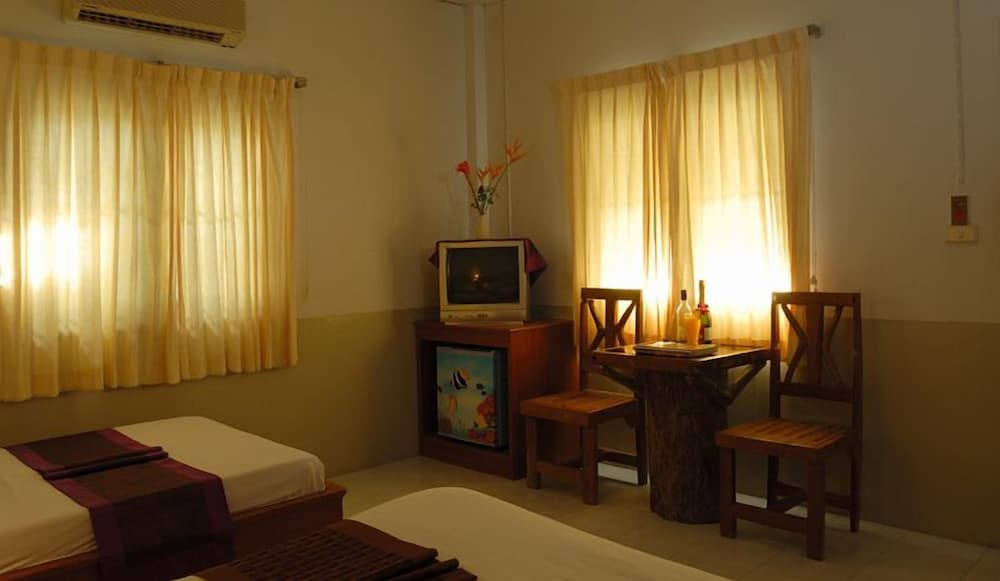 Thong Takian Resort 10/21