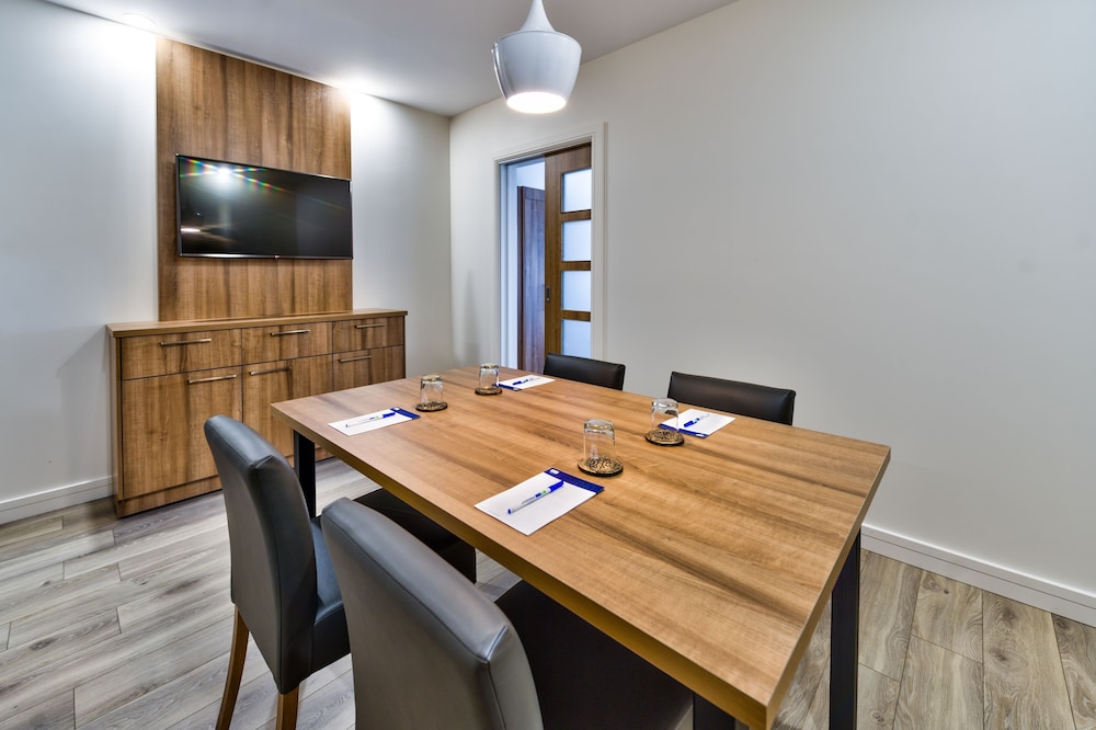 Holiday Inn Express Suites Trois Rivieres Ouest 57/72