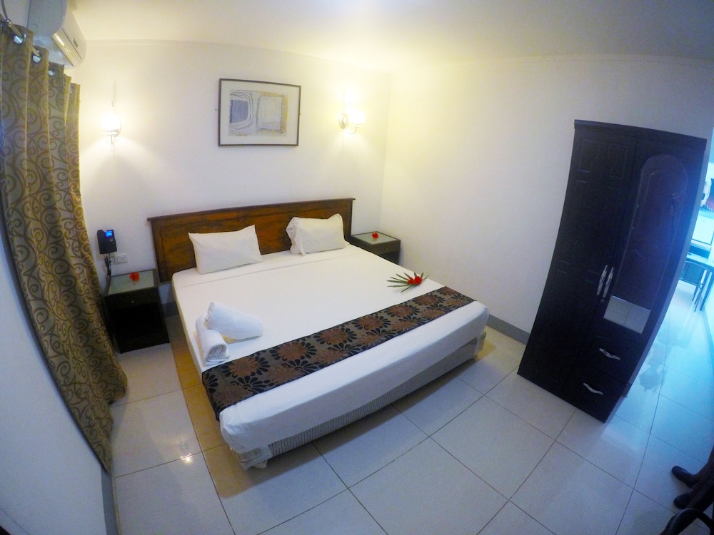 Airport Ace Hotel 20/66