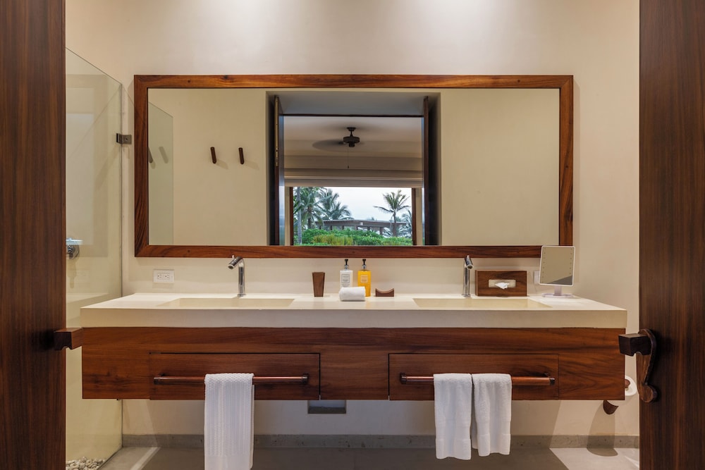 Marea Beachfront Villas 40/50