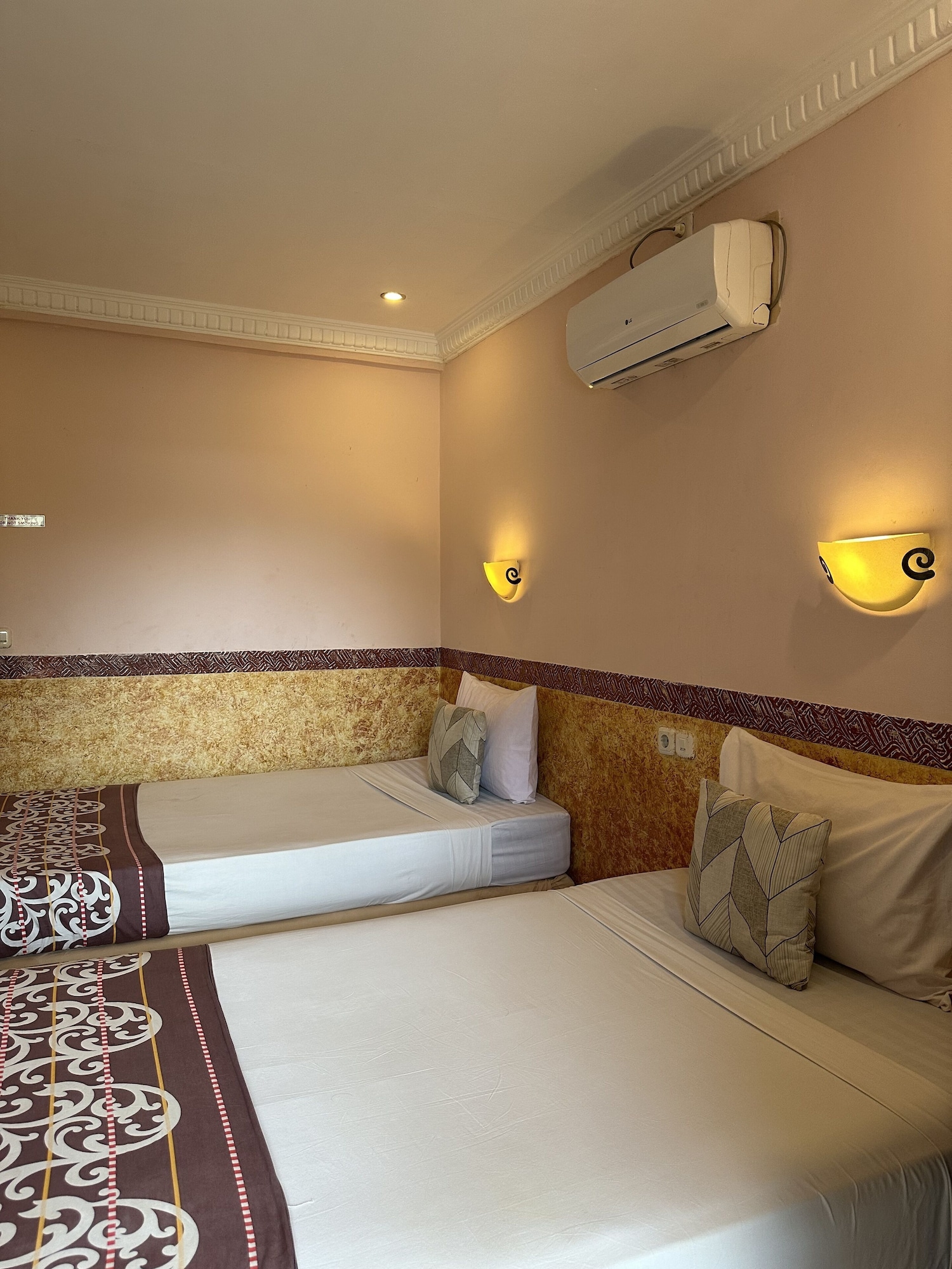 DELUXE, TWIN BEDS