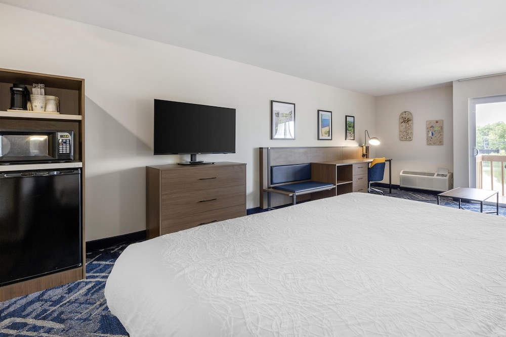 Standard, King Bed, Lake Side, Sofa, Best Western Indian Oak 3/7