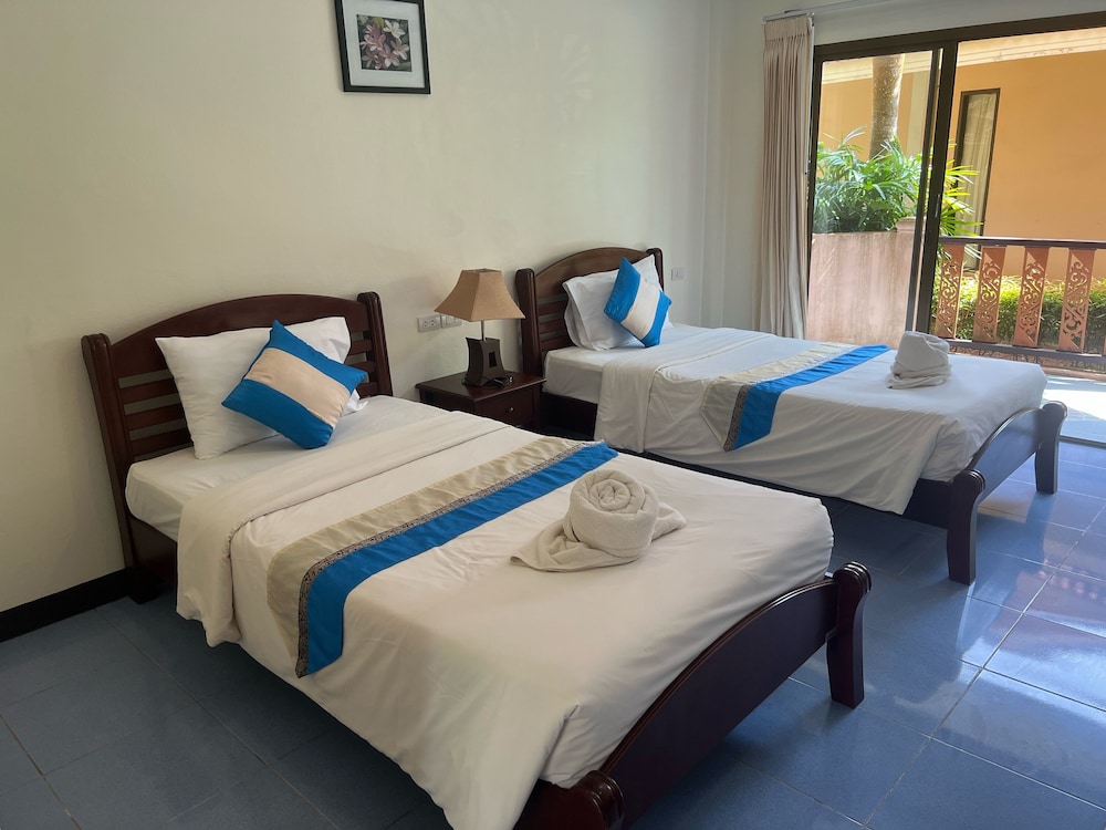 LANTA SEAFRONT RESORT 44/66