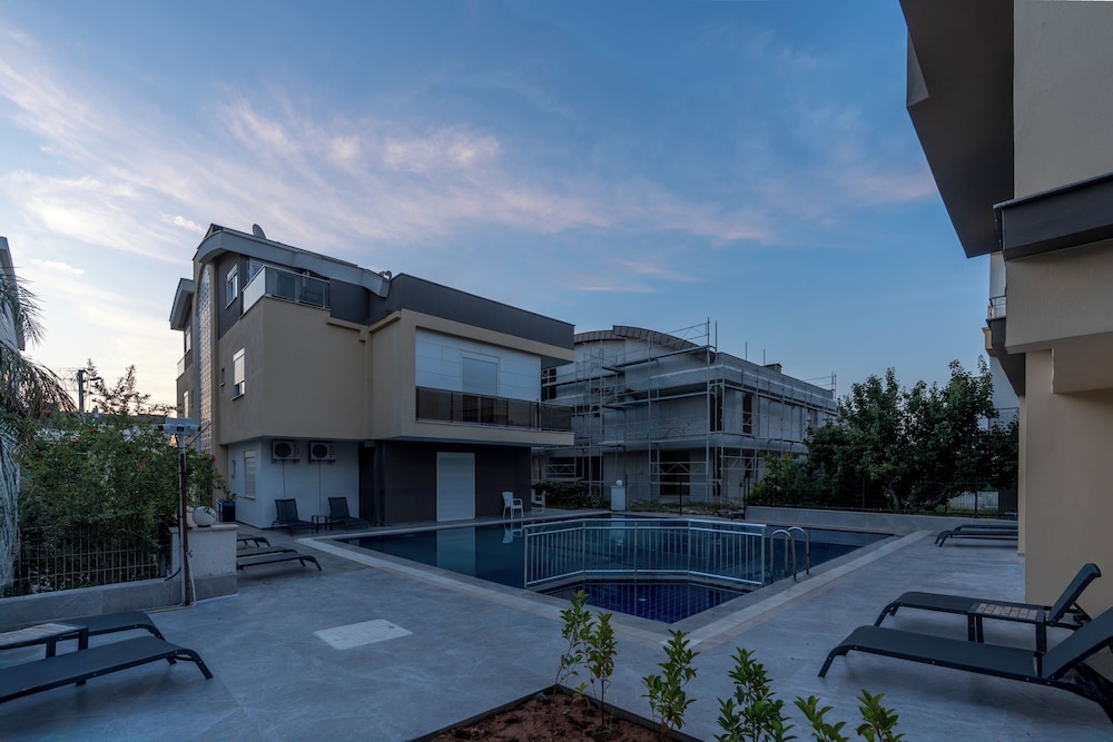 Lara Beach Homes 3/50