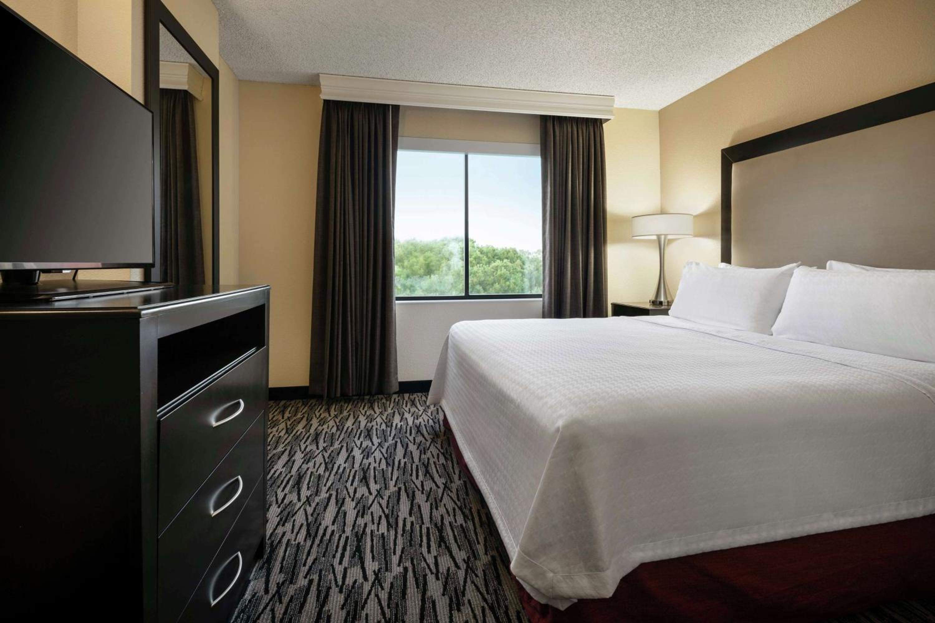 1 Bedroom, Suite, King Bed, Sofa
