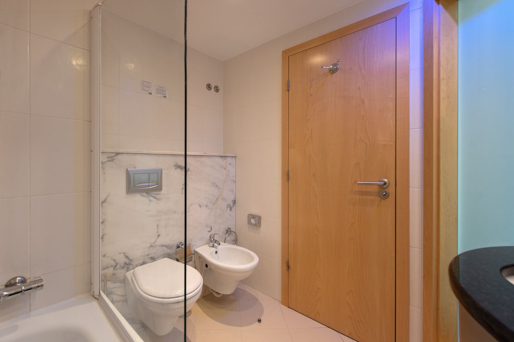 HOLIDAY INN EXPRESS LISBON AIRPORT 10/78