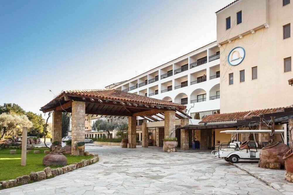 Coral Beach Hotel and Resort 8/95