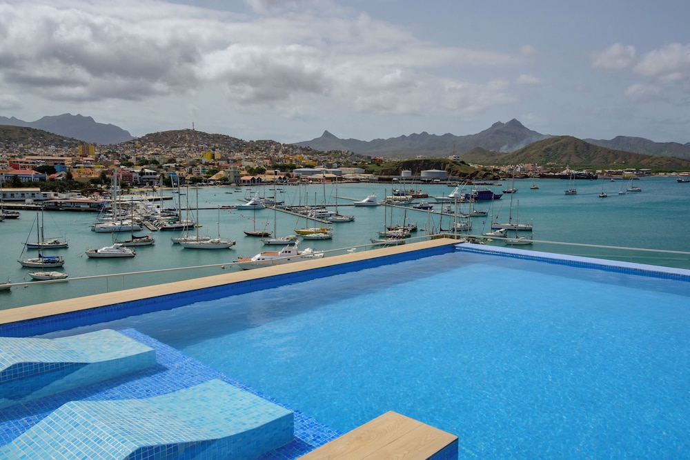 Ouril Hotel Mindelo 48/50