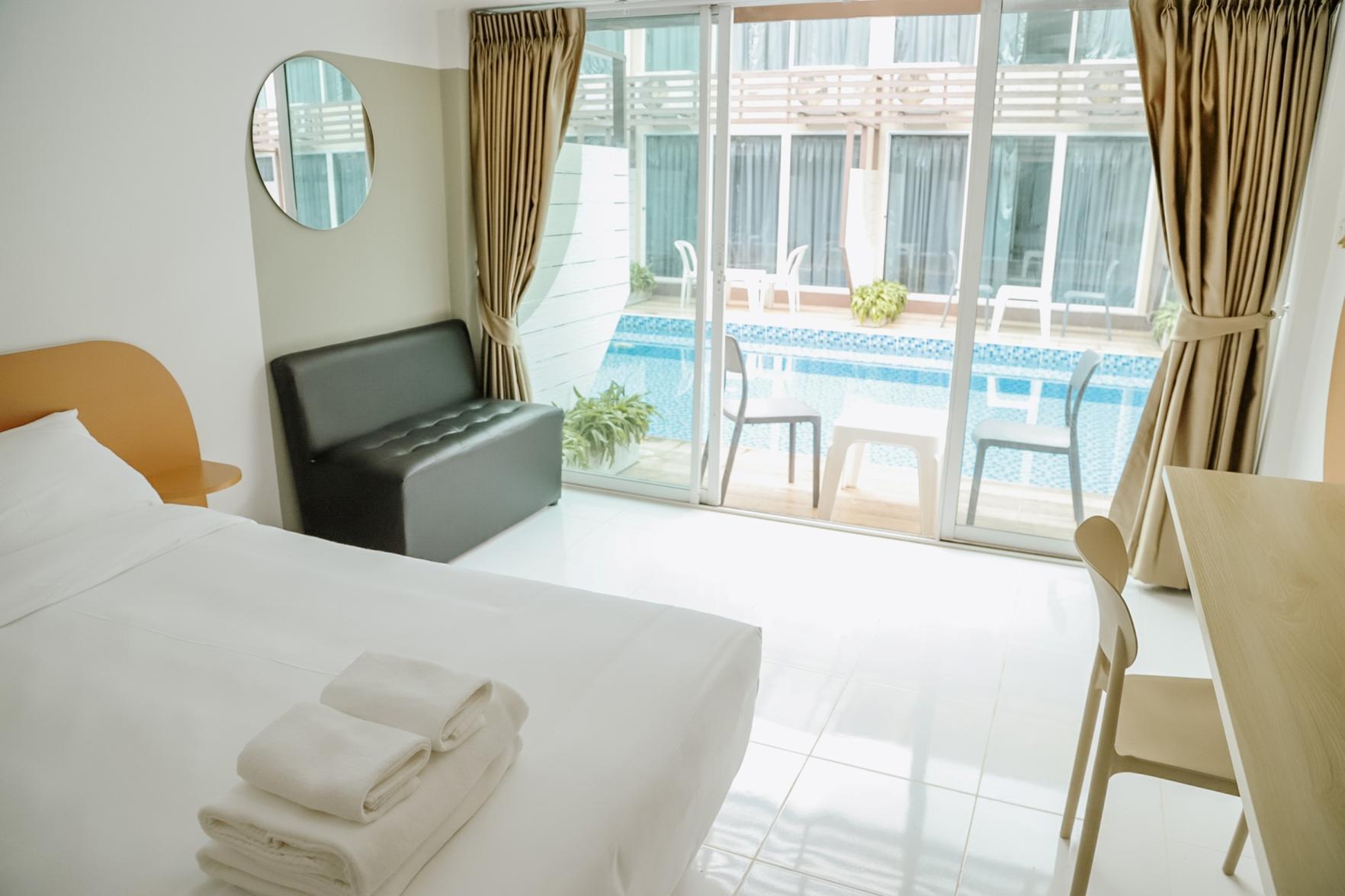 Deluxe, Double Bed, Pool Access