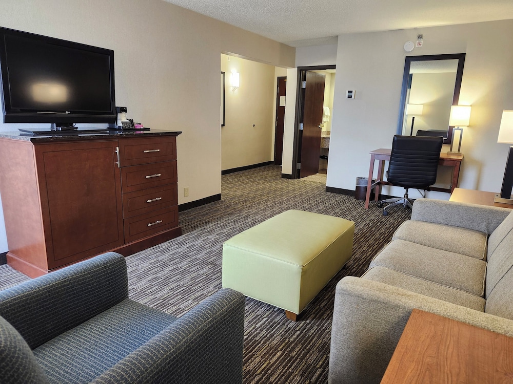 Heritage Inn & Suites St. Louis/Fenton, Trademark by Wyndham 40/60