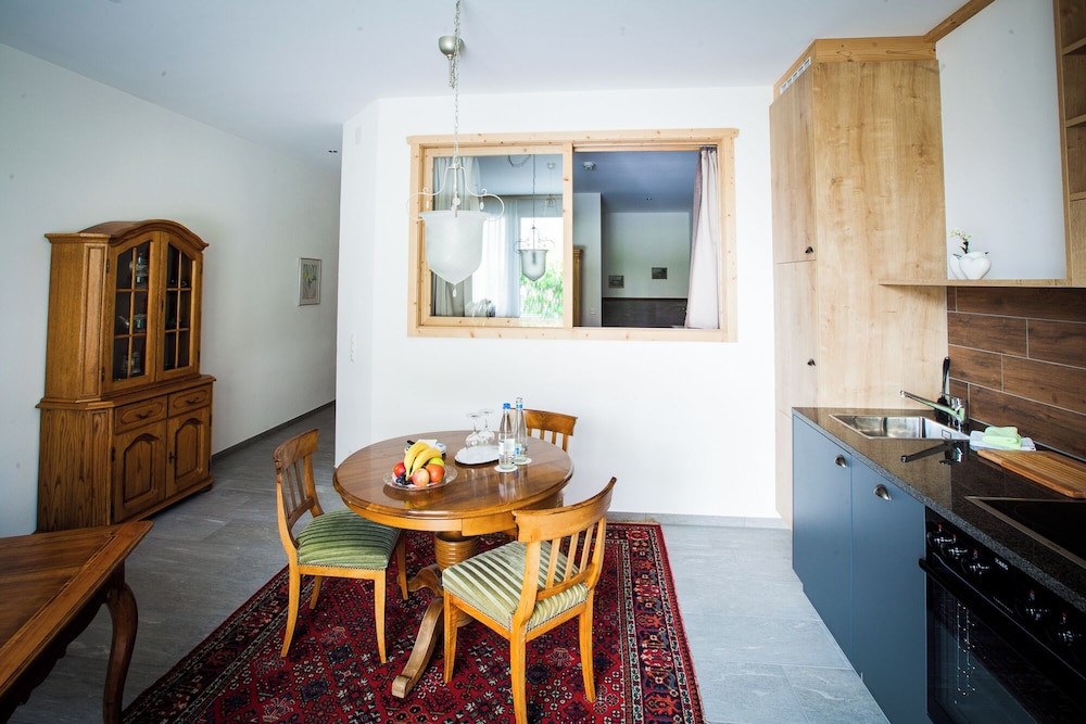 Carlton-Europe Vintage Adult Hotel 43/56