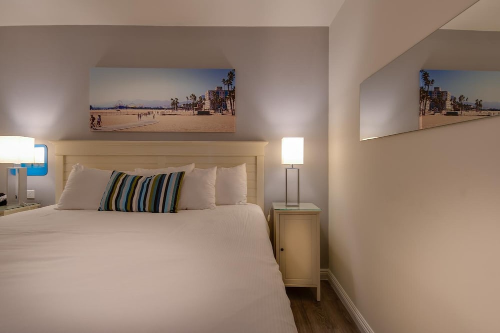 Bayside Hotel 23/74