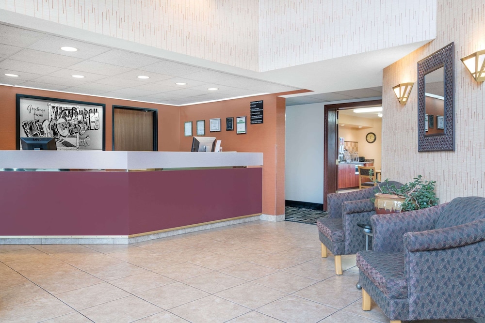 Super 8 by Wyndham Wausau 6/55