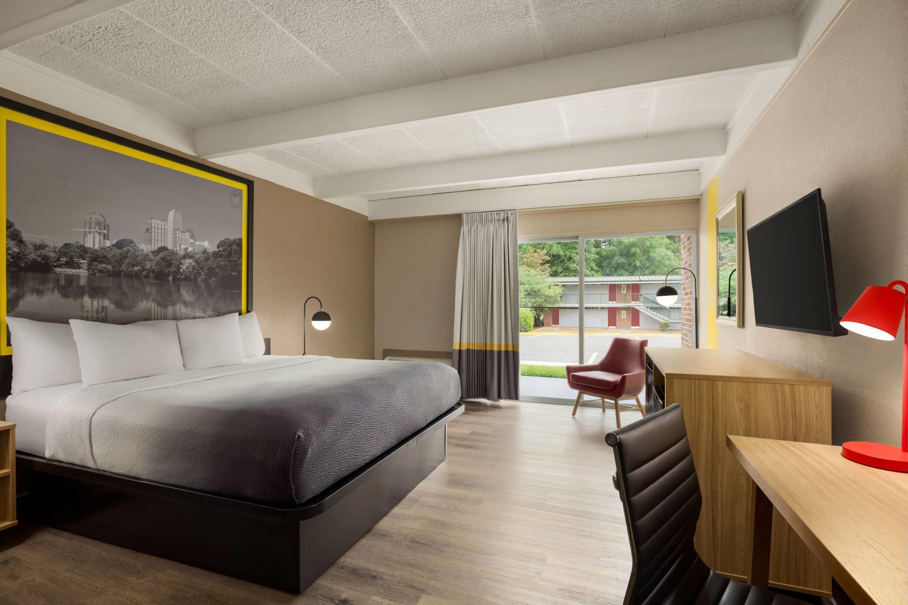 ROOM, KING BED, ACCESSIBLE