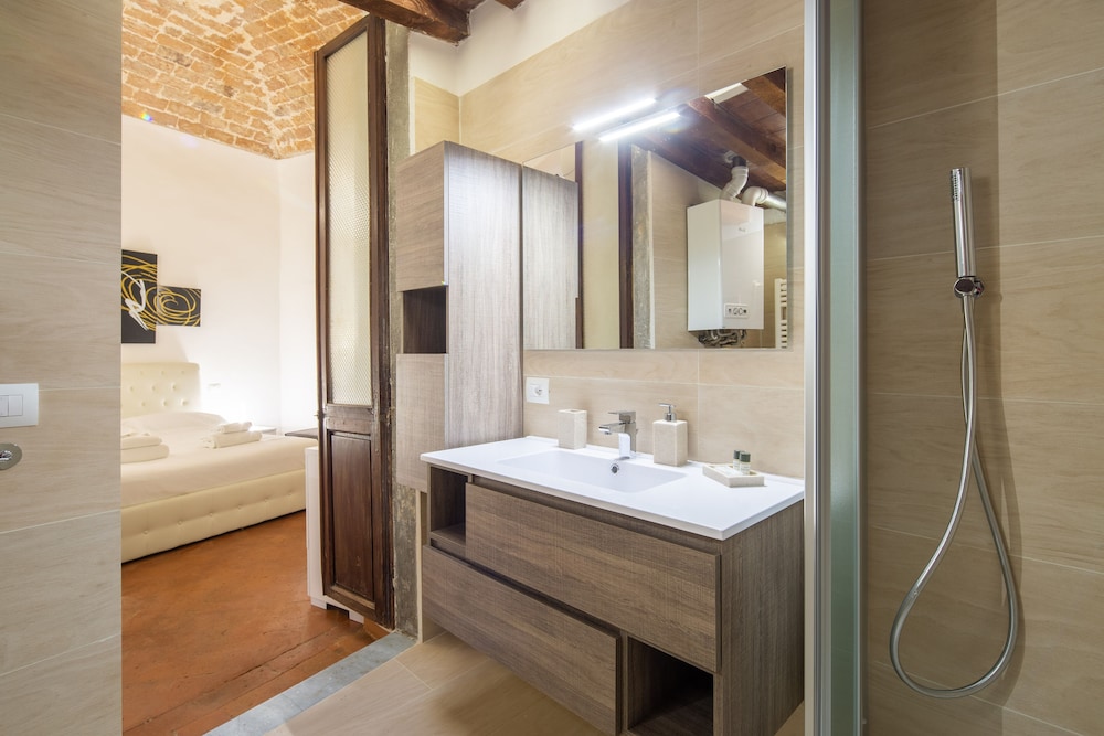 Lian Home in Florence 18/19