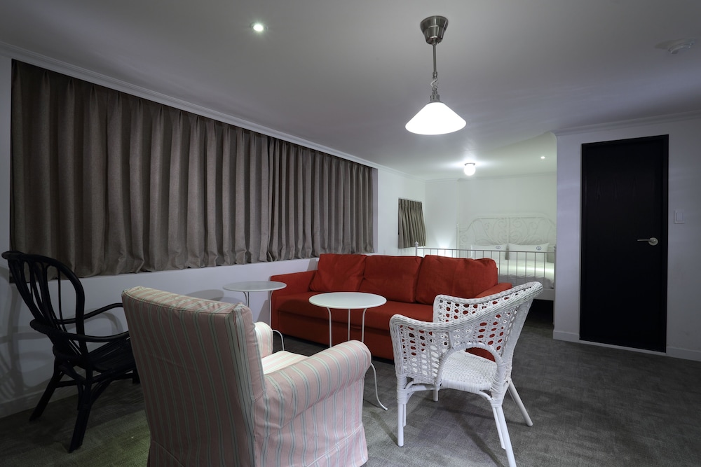 Hillside Hotel 25/43