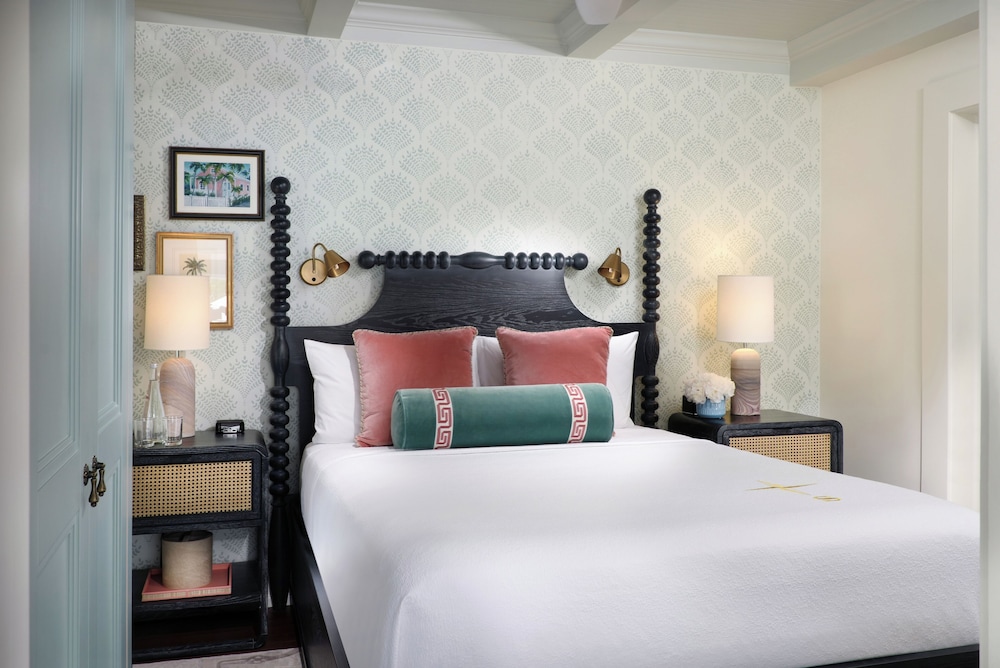 Duval, Queen Bed, Adult Only