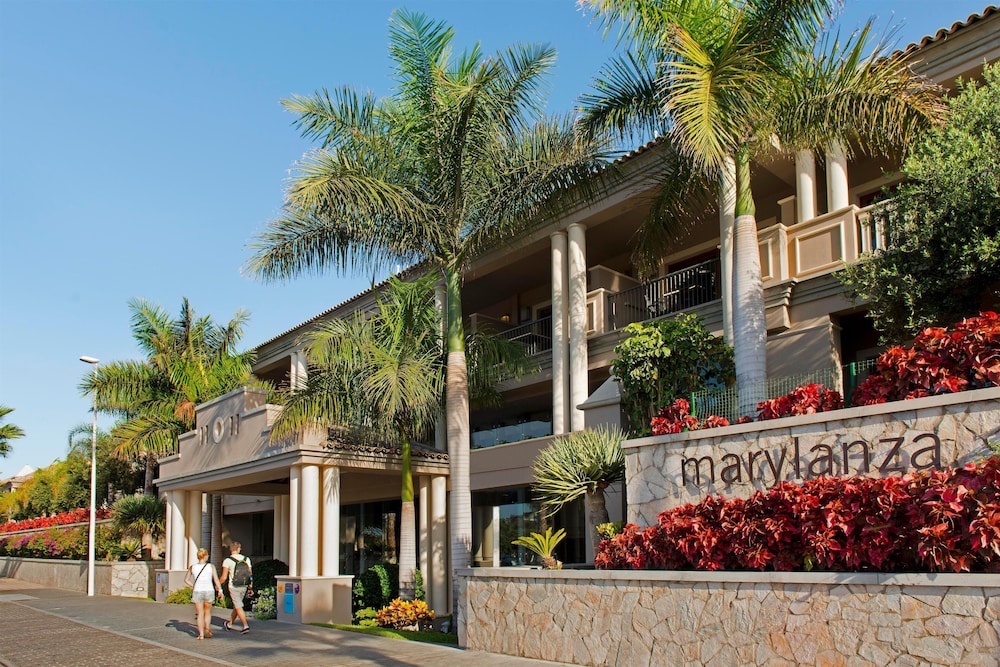 Marylanza Suites & Spa in Arona