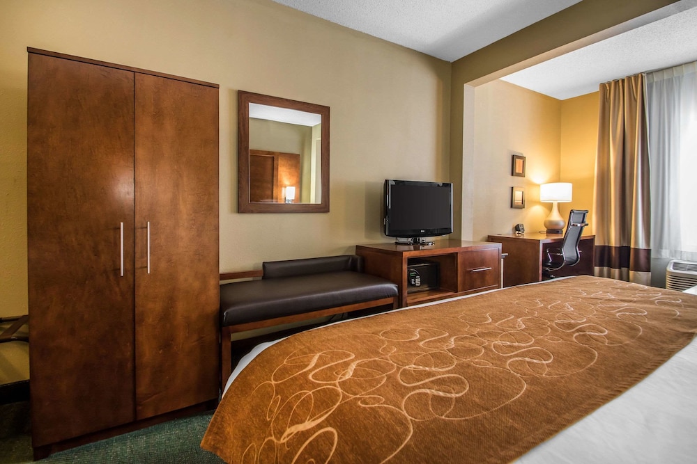 Comfort Suites Madison West - Middleton 12/38