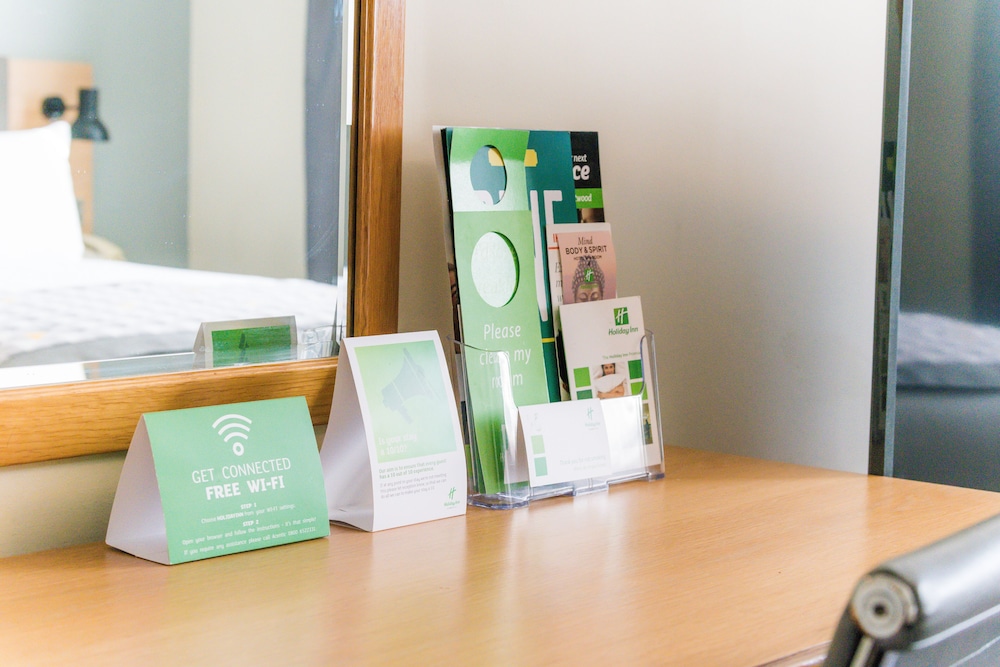 HOLIDAY INN BRENTWOOD M25, JCT 28 8/74