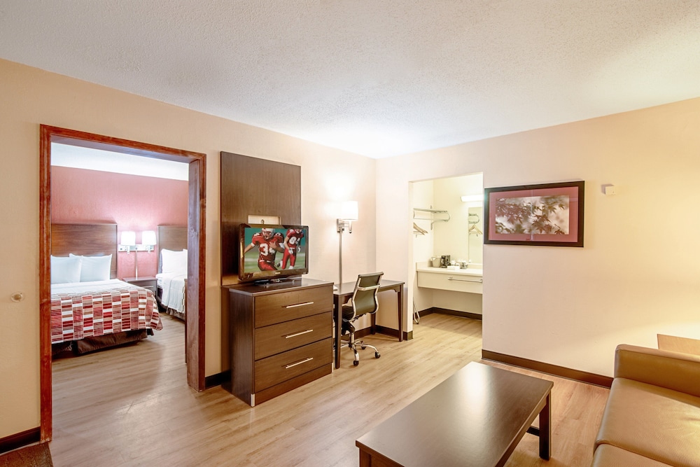Red Roof Inn & Suites Battle Creek 27/38