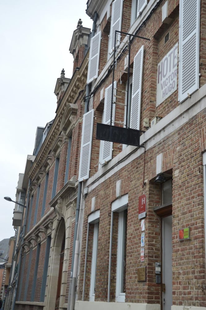 Hotel Victor Hugo 7/45