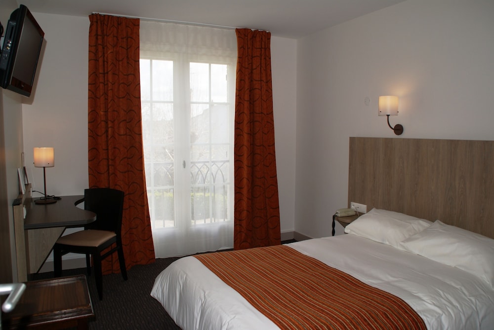 BRIT HOTEL LA CROIX BLANCHE 8/60