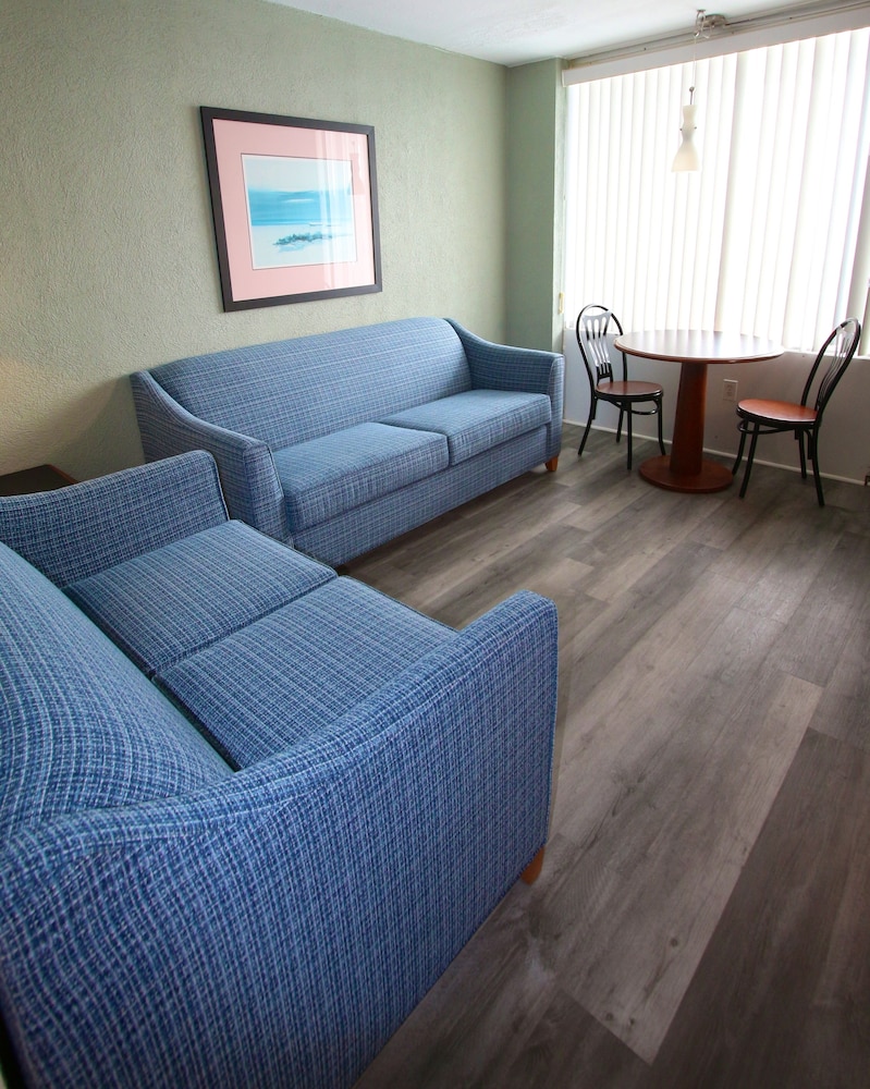 Crusader Oceanfront Resort and Restaurant 24/41