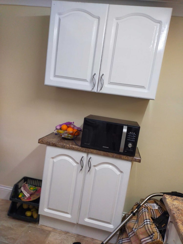 Paradise Apartment- Female Only 8/16