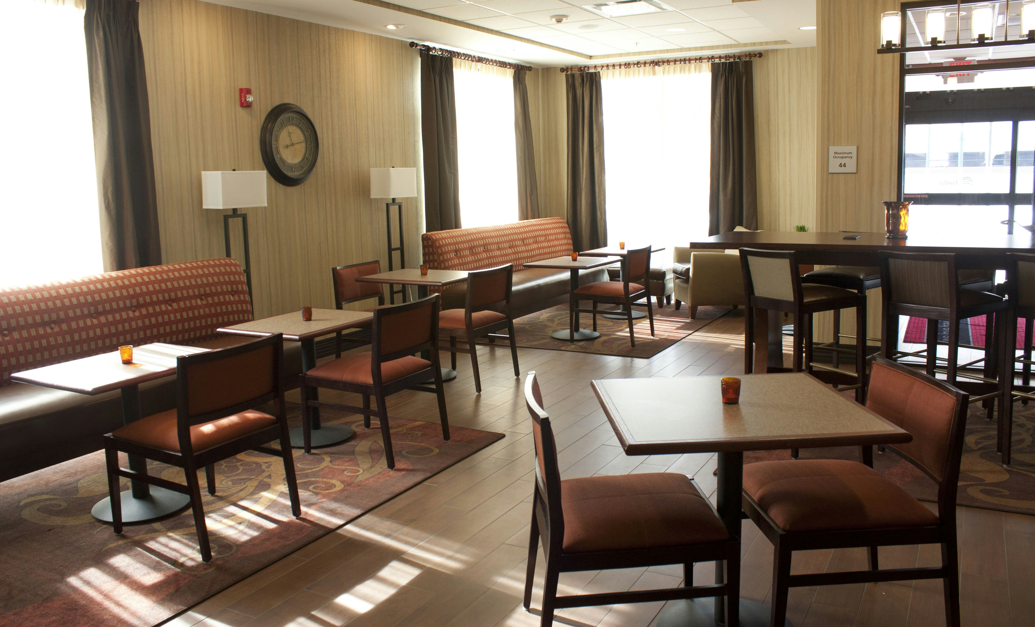Hampton Inn Burlington, WI 30/58