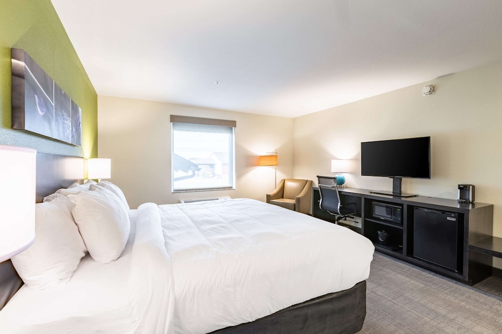 Sleep Inn & Suites Mt. Hope near Auction & Event Center 18/37