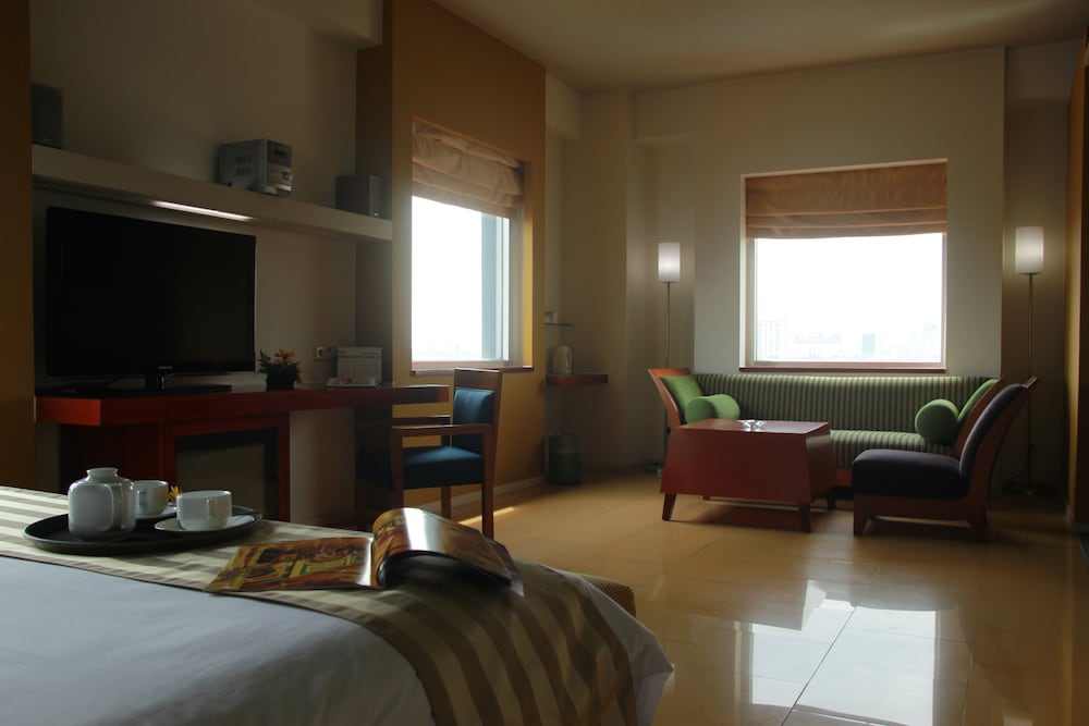 Sparks Life Jakarta, ARTOTEL Curated 20/50