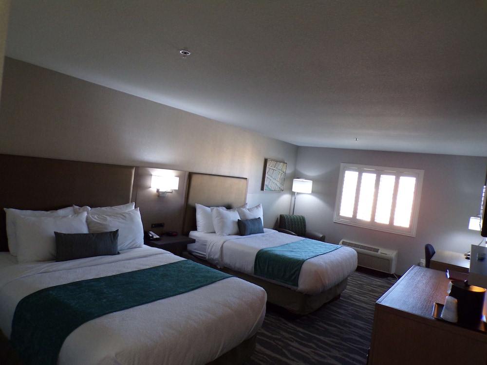 Best Western Plus Safford 8/43