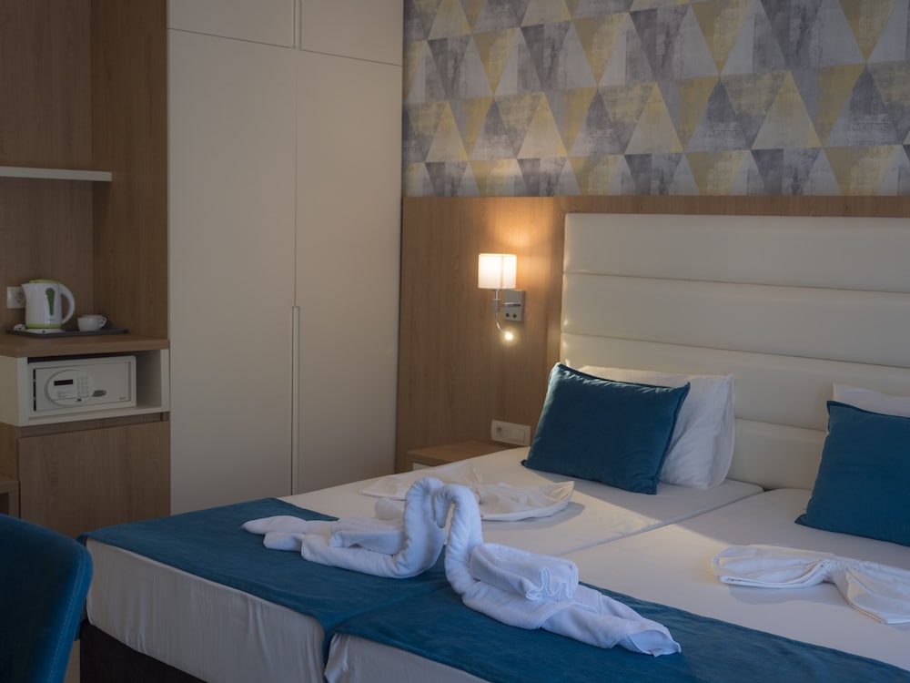 Pearl Beach Resort 18/62