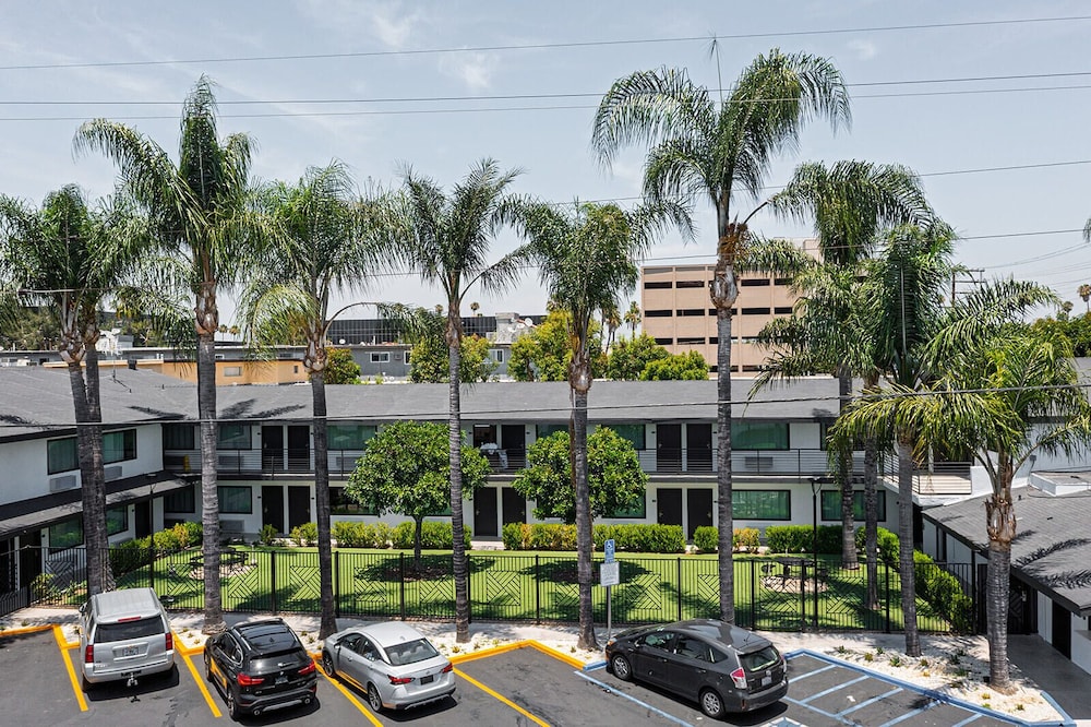 Hyland Motel Van Nuys 32/50