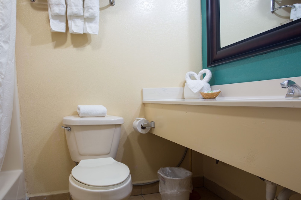 Pinn Road Inn and Suites 12/37