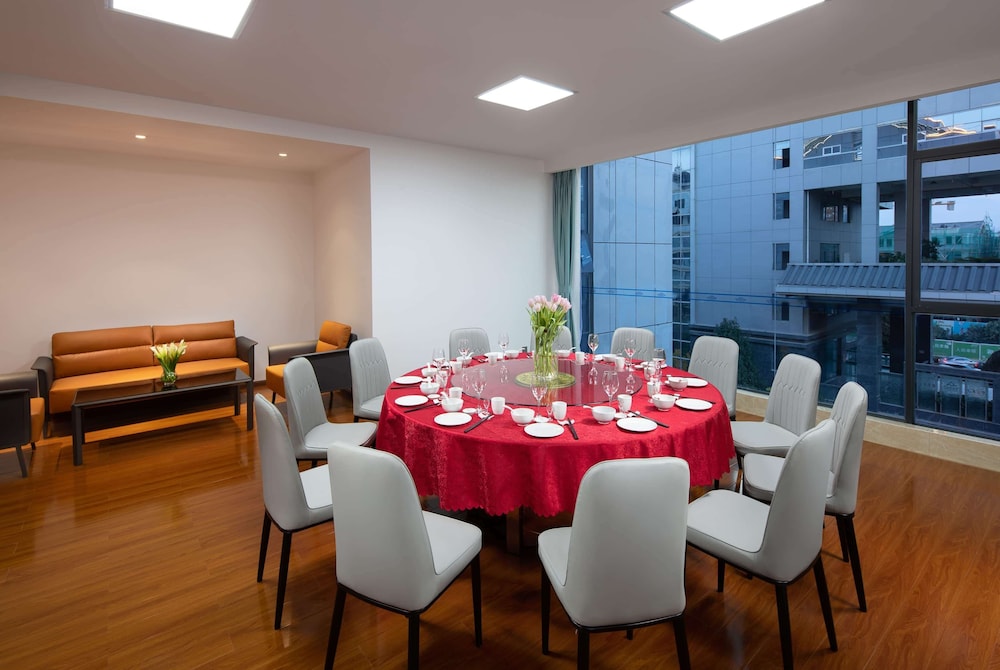 Microtel by Wyndham Lijiang 14/20