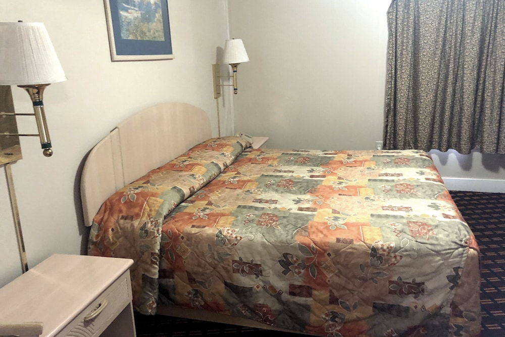 OYO Hotel Starlite Seneca Falls 22/35