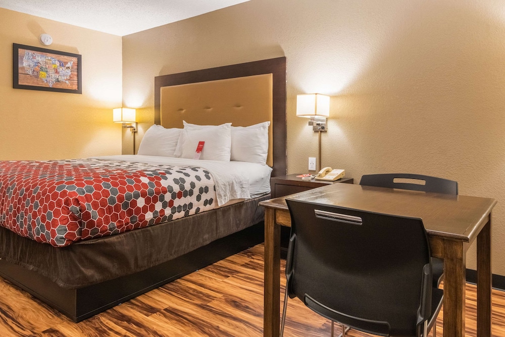 Econo Lodge Hillsboro I-35 14/35