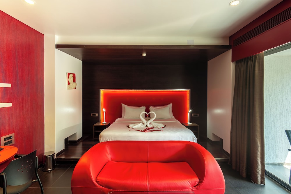 ROMANTIC, SUITE