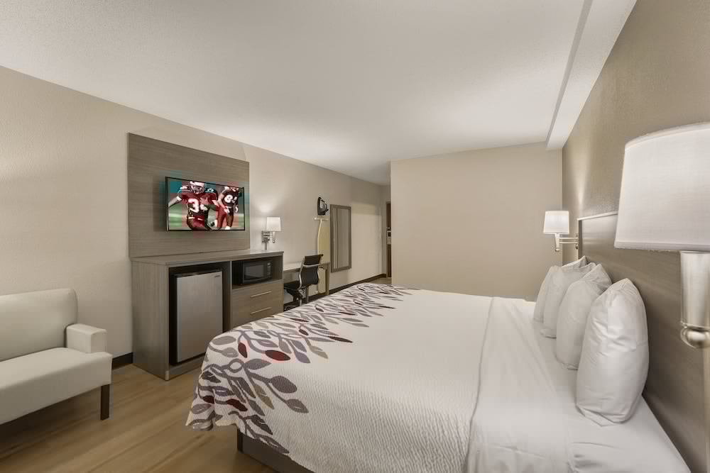 Red Roof Inn & Suites Newport – Middletown, RI 12/44