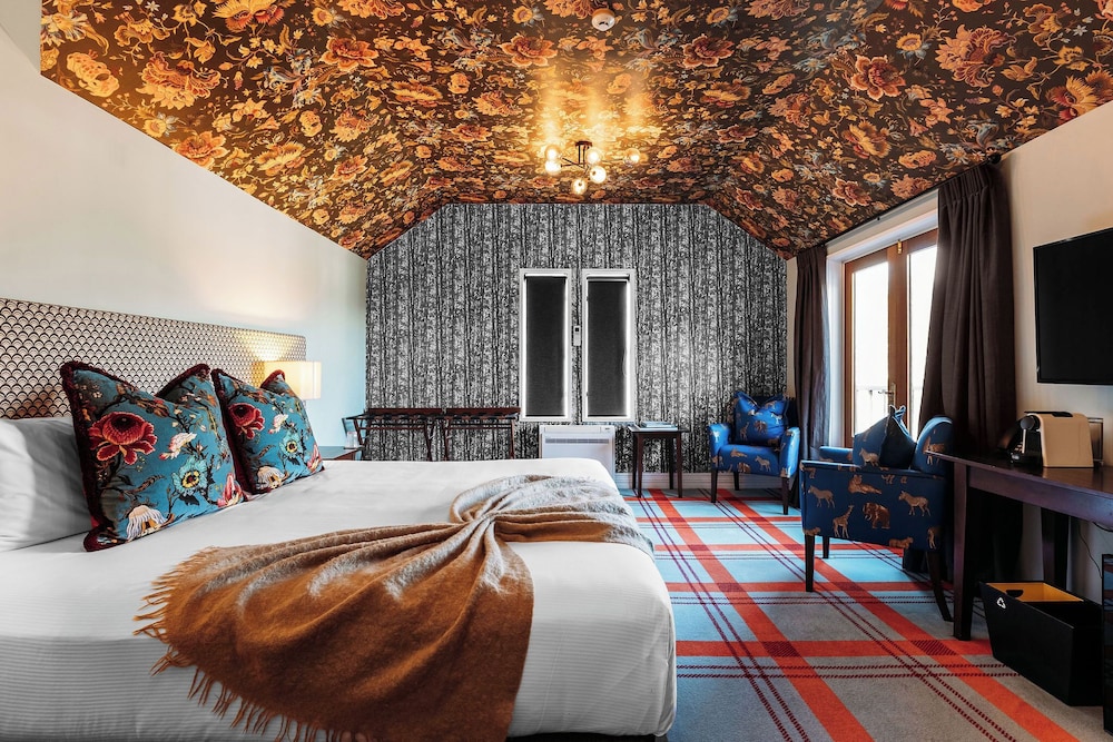 Dairy Private Luxury Hotel 28/81