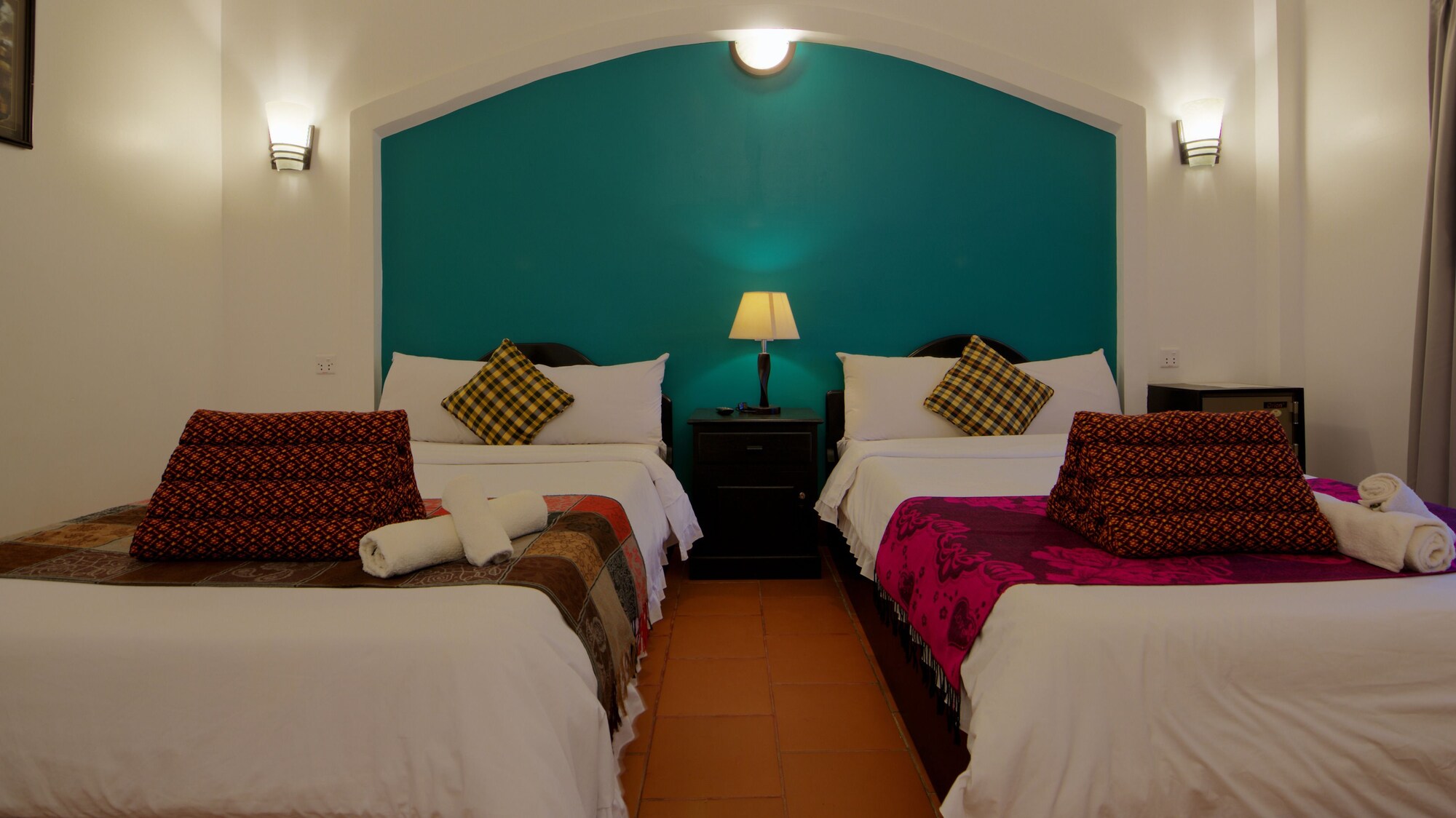 DELUXE, TWIN BEDS