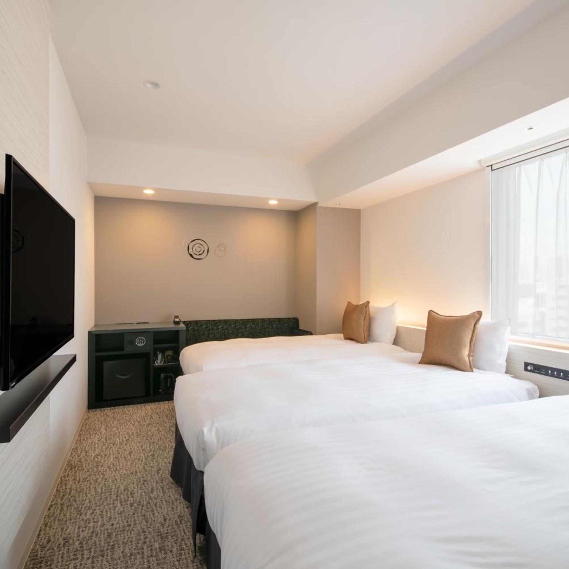 Room, Triple